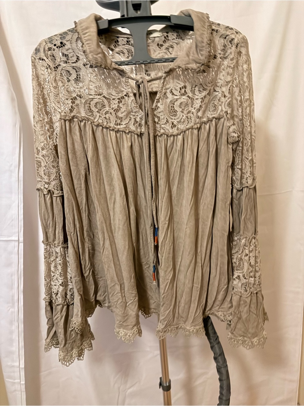 Lavish Women’s Size Small Taupe BoHo inspired Lace Yoke Tie-Front Boho Blouse